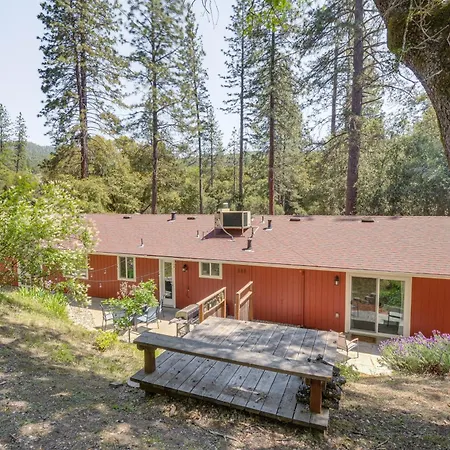 Hike, Boat And More Cabin With Hot Tub In Ahwahnee!
